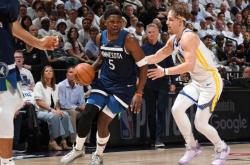 华体会app-包含赛前突围战来临；明尼苏达森林狼围绕NBA常规赛外线爆发；球迷炸锅；训练强度明显提升的词条-华体会app